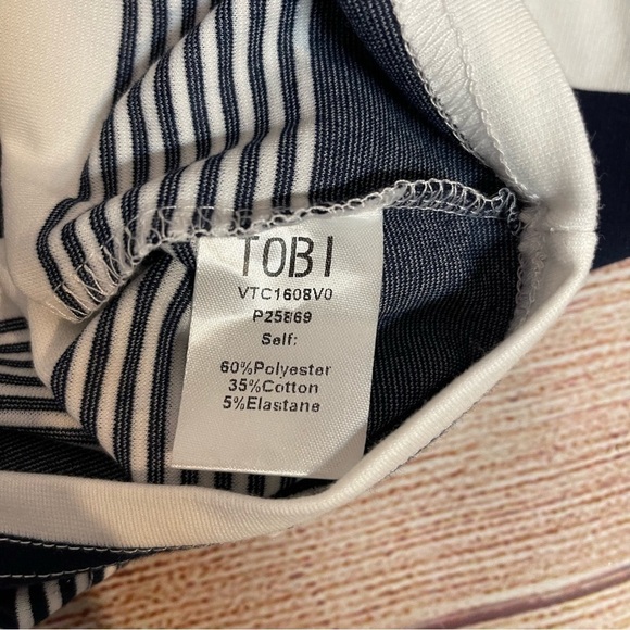 Tobi Off The Shoulder Crop Top - Picture 7 of 8